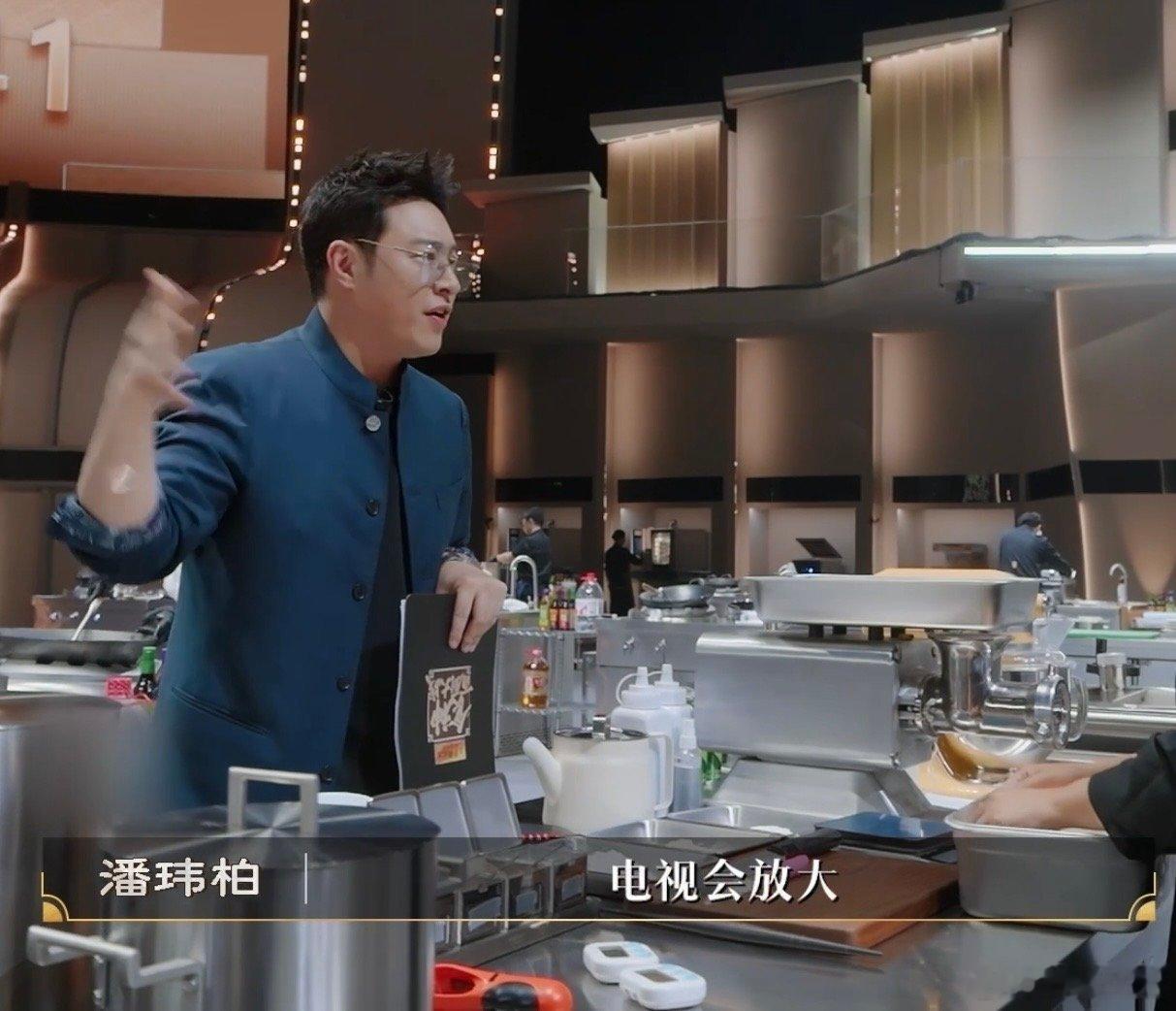 潘玮柏不需要AI瘦版的自己了百厨大战上镜显胖真的很吃亏，潘玮柏妥妥被镜头坑得不轻