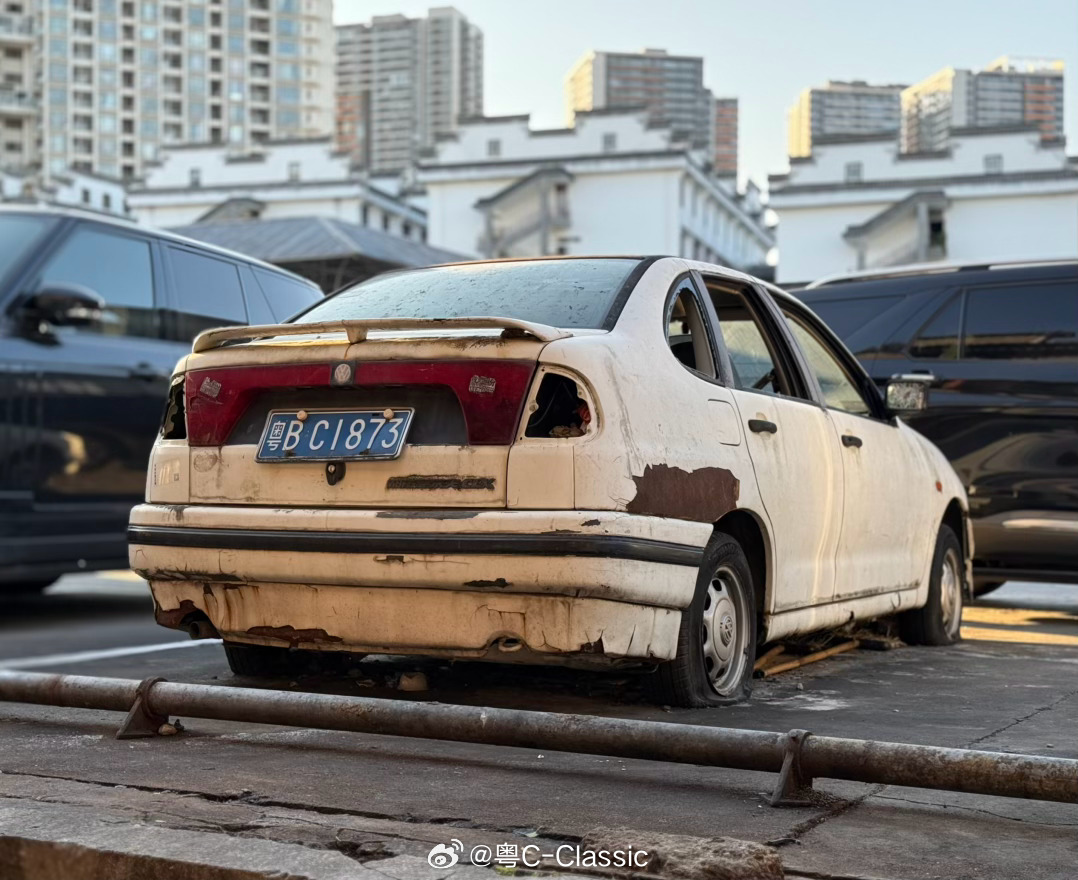 cars01豪车拍 “省内路上见闻7”之都市高尔夫CLX 