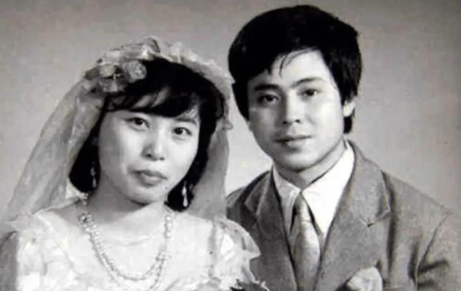 张铁生蹲了十五年大牢。他媳妇董礼平等了十五年。她是沈阳农业大学的讲师，两人是同窗