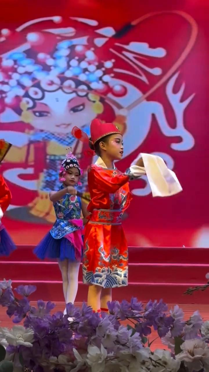 乱撞曹操，这红花好。