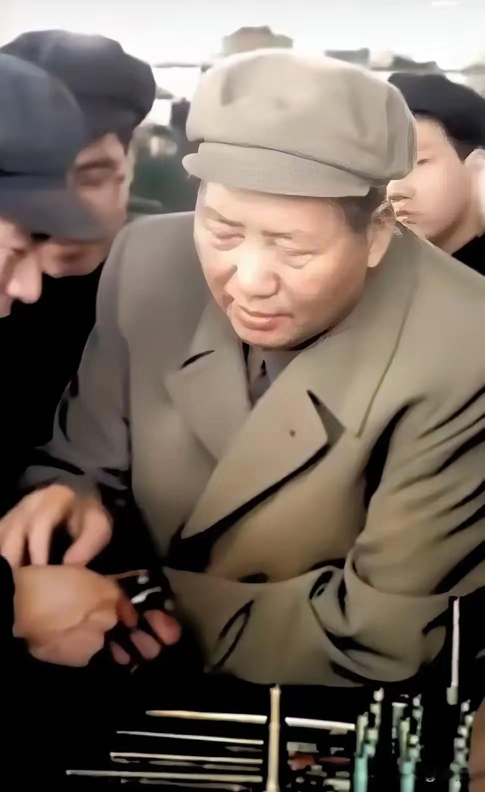 为人民服务，既是毛主席提出的经典理念，更是他一生躬身践行的根本准则。