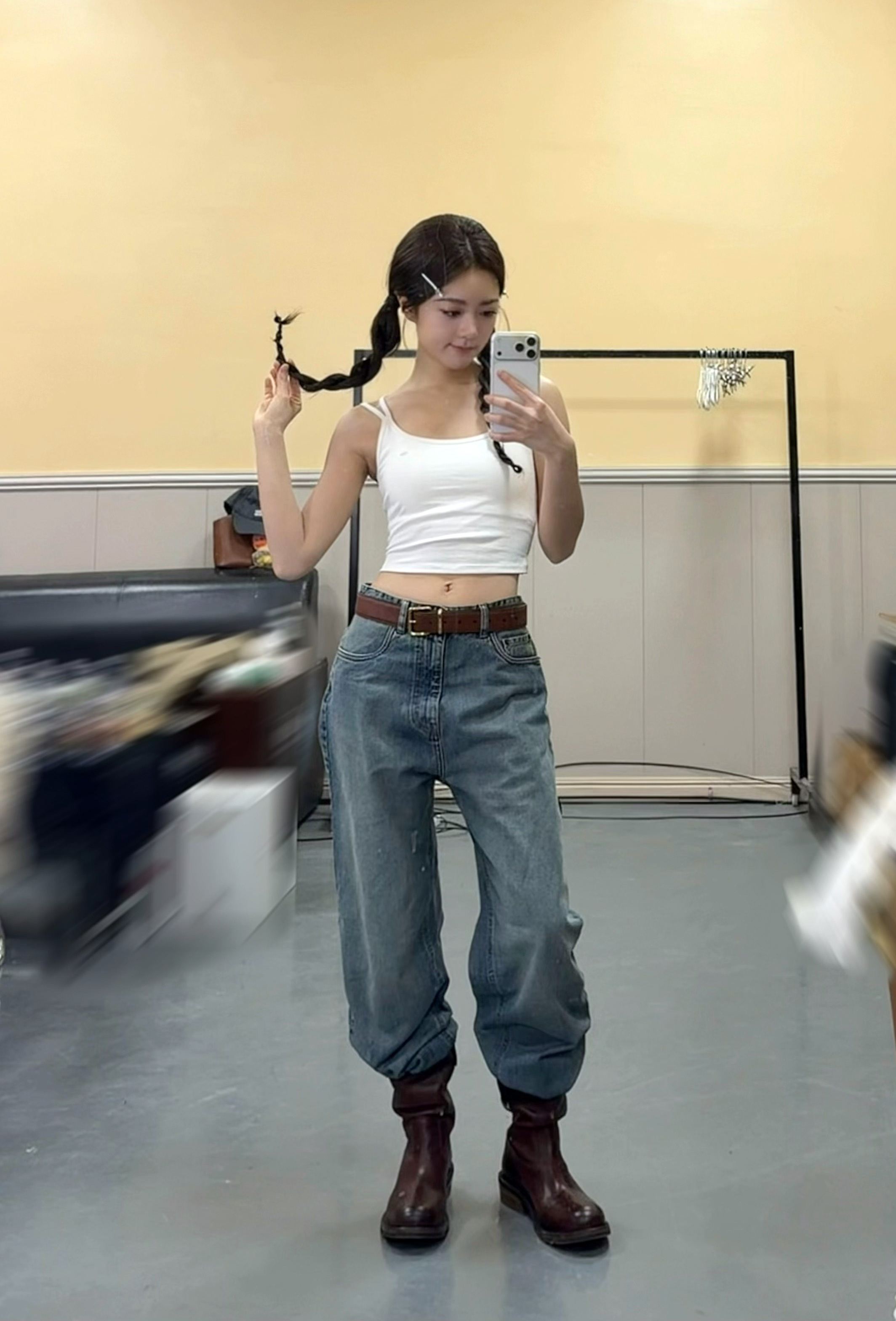 微博：学校：中央戏剧学院专业：20级话剧影视表演年龄：2002年9月29日出生于
