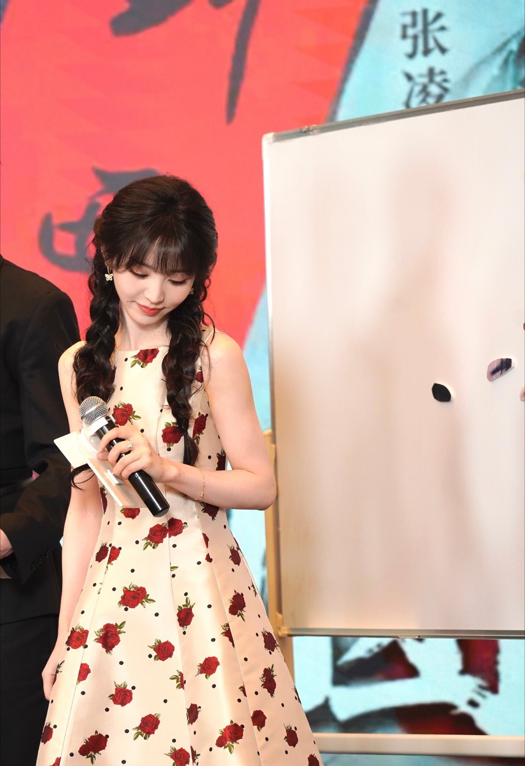 田曦薇 不是静态美而是盛放美初识李薇，再遇武帧，惊喜长玉，一人千面，说的就是你 