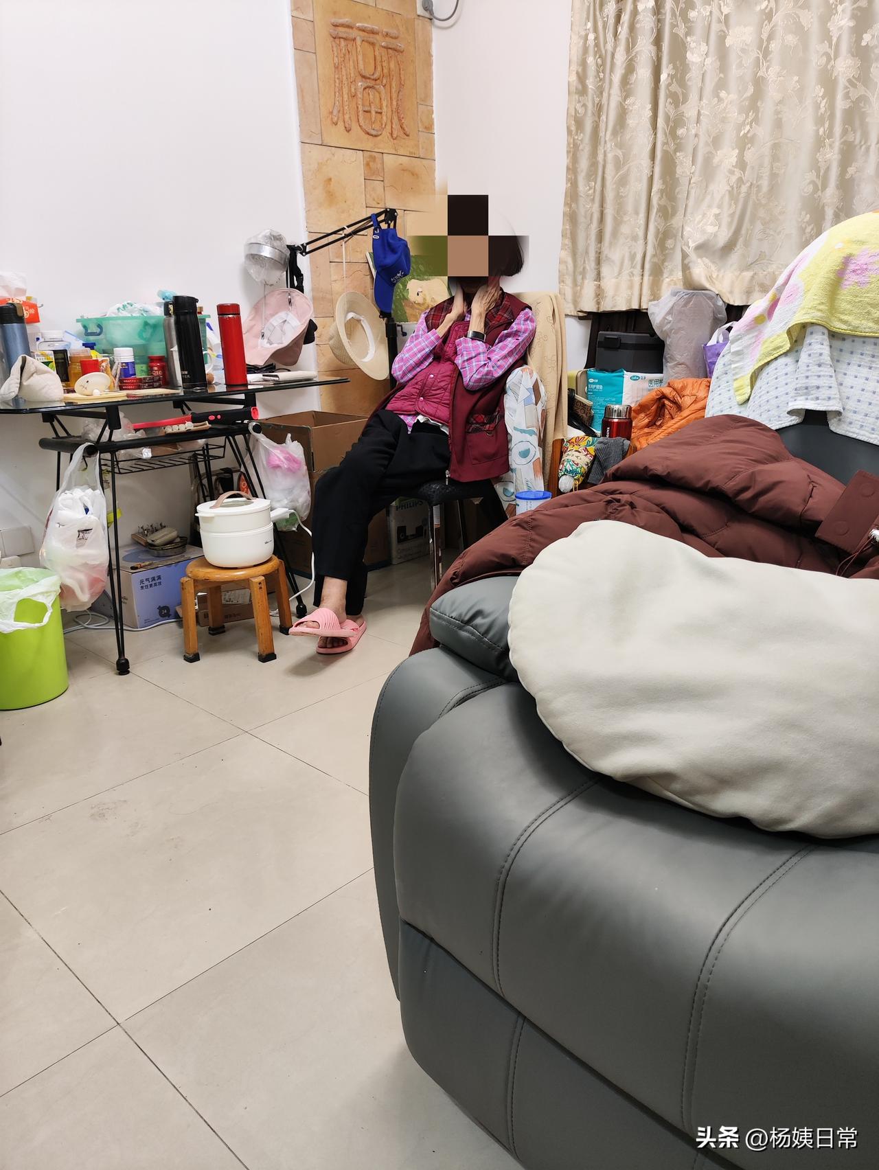 我的一个亲戚，昨天下午买了一袋这样的大米，叫老板送上门，老板将米送上门时，我将米