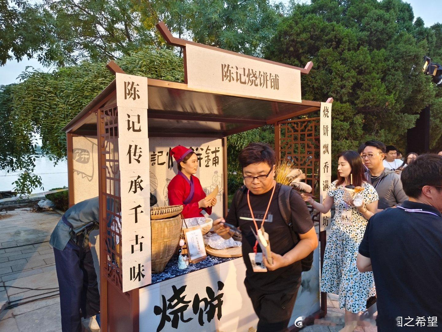 #为什么260万人选择比亚迪宋# 中国SUV顶流属于宋家族！ 无可比拟的五代混动