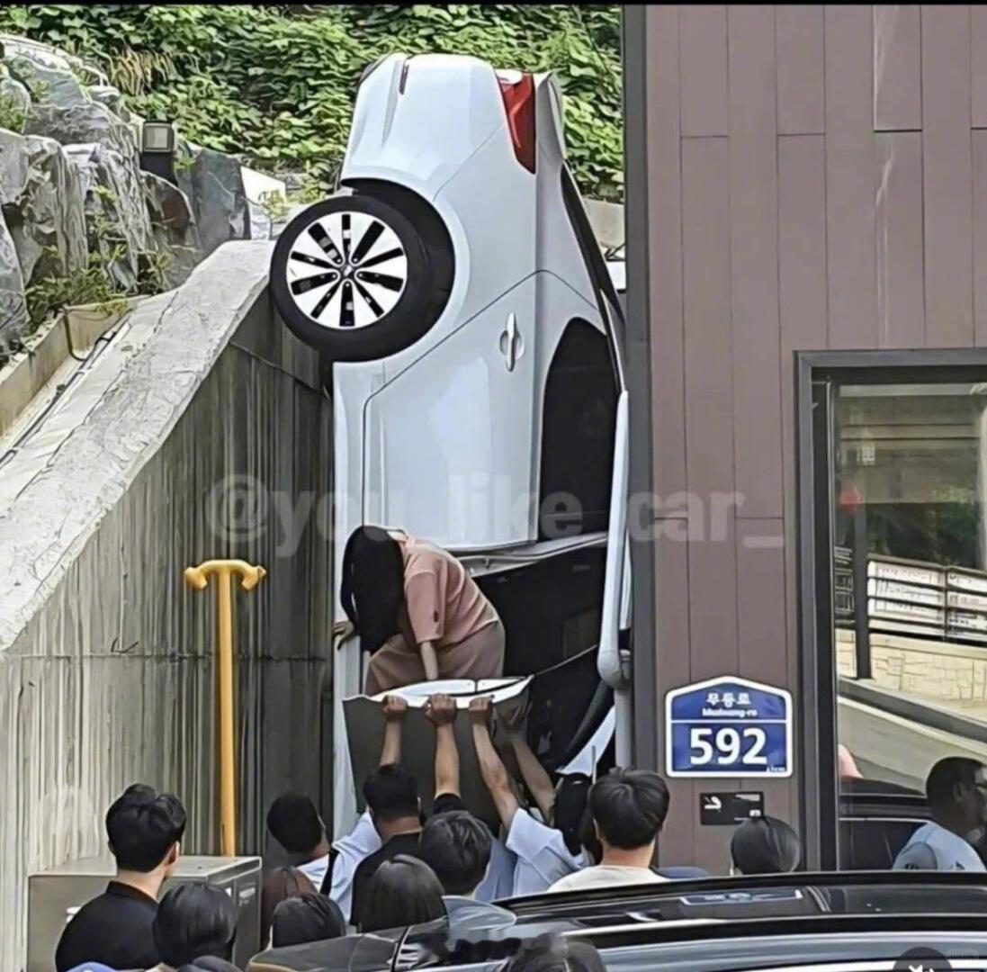 怎么开进去的[衰][衰] ​​​