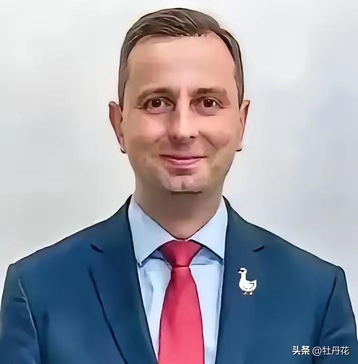 波兰连夜撤兵走人。3月20日，波兰国防部长一声令下，驻伊拉克的大兵们打包走人。