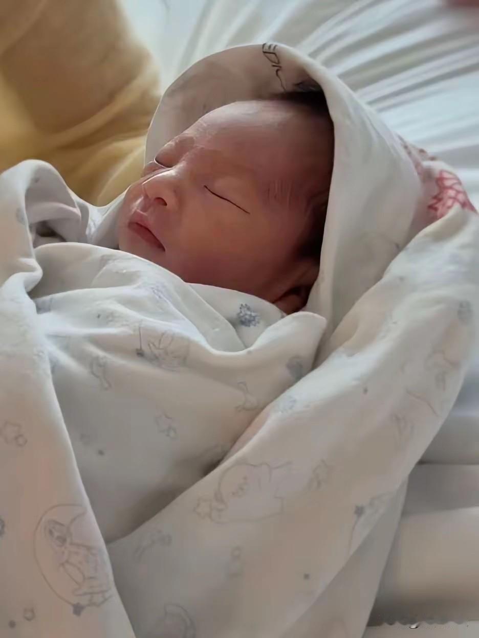 马筱梅的闺蜜现在估计特别得意！
早知道当初那番解释能让朋友明白新生儿的可爱
因为