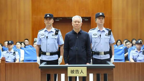 许家印无期，恒大集团被罚88.2亿。这记重锤落下，不仅是对一个疯狂商业帝国的清算