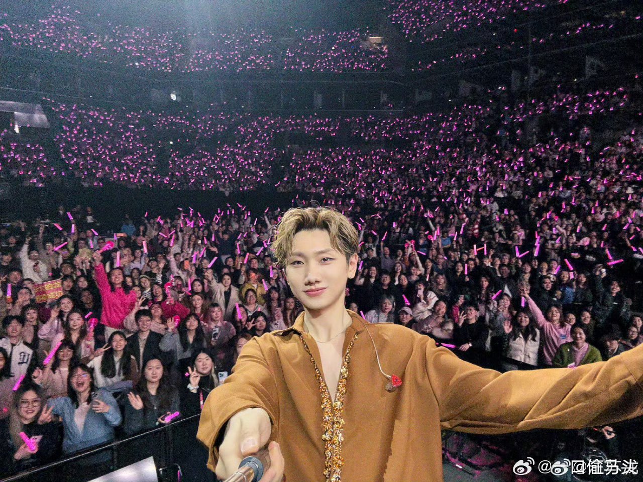 汪苏泷到底要问什么问题汪苏泷平时嘴快到停不下来，今天居然全程卡壳，话到嘴边又咽回