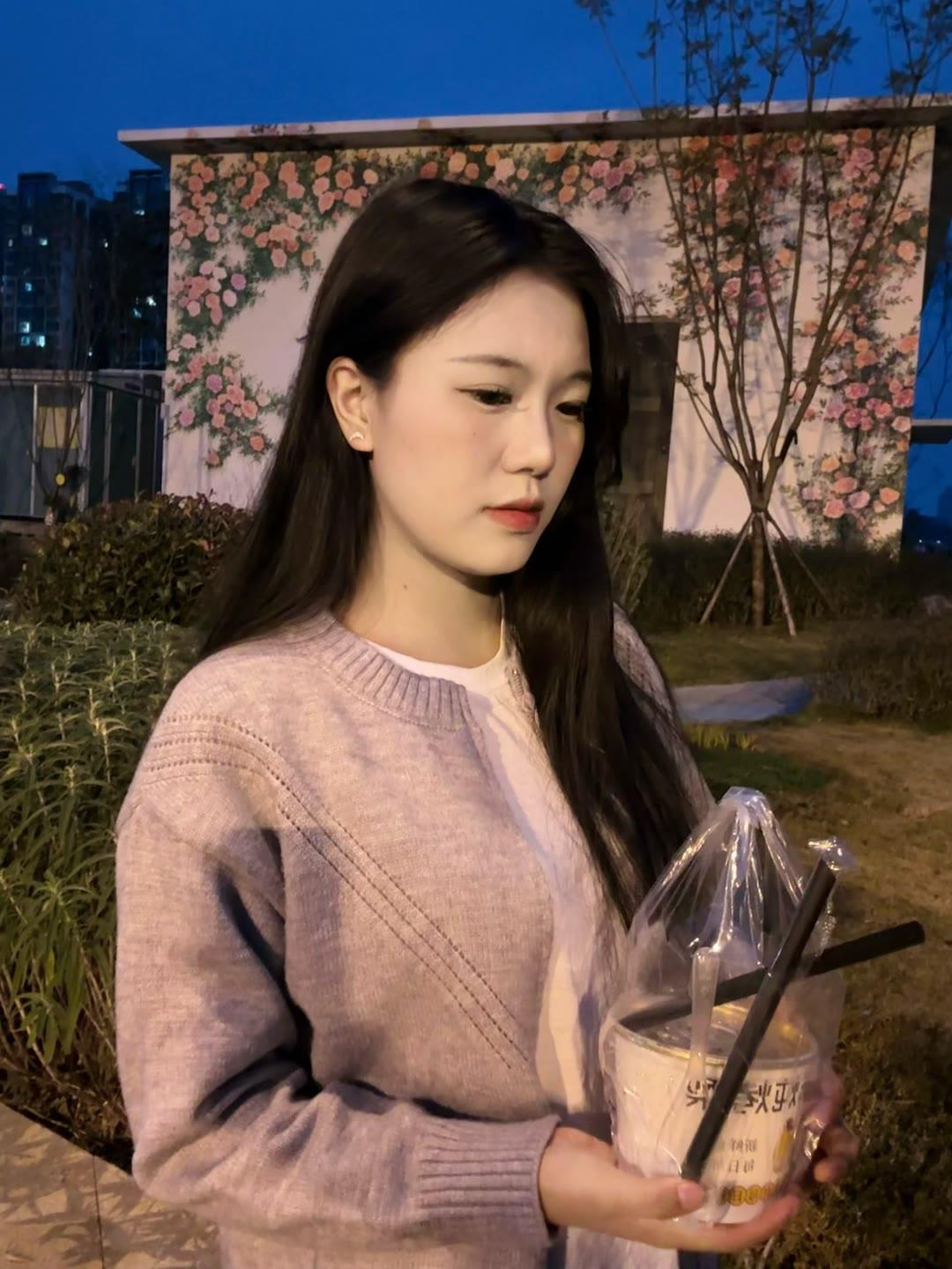 每一天都要开开心心天天都要运动 对每一天的期待 再坚持上一天班 对得！.每一天 