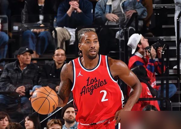 快船这下麻烦大了！
 
卡哇伊·莱昂纳德3月14号对阵国王时，第四节防守扭伤左脚