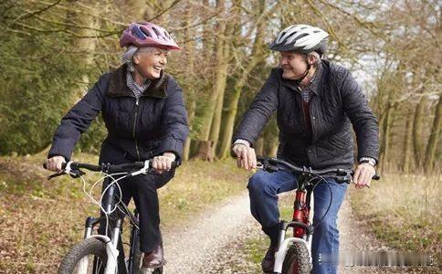 70岁后别硬扛！“不服老”不是坚强，是在拿命冒险！
 
别看都是小事，却暗藏致命