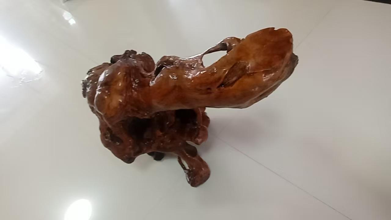 《烧酒半生愁》

枫林红叶

时光匆匆不停留，

岁月如沙指缝流。

半生已过似