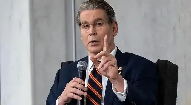 烽火问鼎计划 就在欧盟通过对俄罗斯的第20轮制裁之前，稍早一些，美国政府对俄罗斯