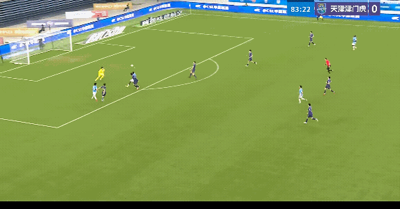 深圳新鹏城这个进球明显不越位，裁判还吹罚了越位，还和视频裁判沟通了更长时间，真的