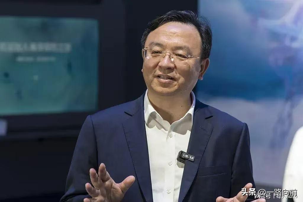 王传福：现在国内有 30 万个充电站，远超加油站，但充电还是不便利。

原因在于