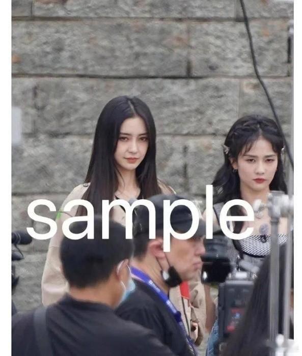 Angelababy与白鹿同框，两位女神同台。 