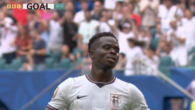 英格兰3球领先 拉什福德射门偏出，但萨卡补射得手！英格兰3-0领先，我厂球员打疯