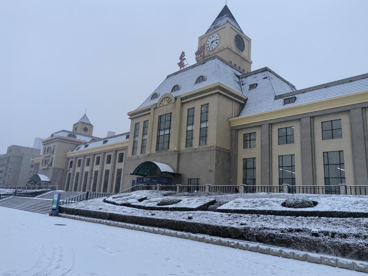 突然发现个事，国外产品做广告是为了让大家更好的了解产品本身，国内产品做广告都是为