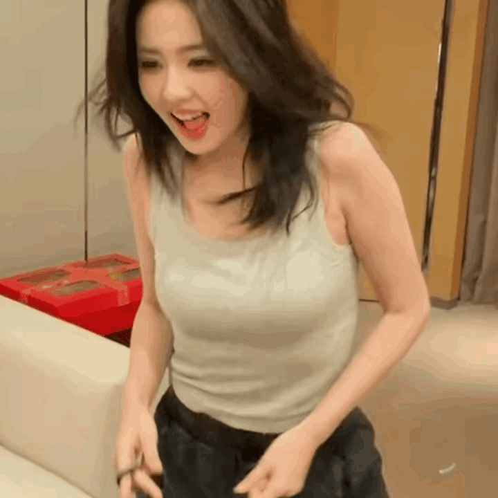 看到没，白鹿都这么瘦了也有肚子！女生减肚子真的很难很难！ 