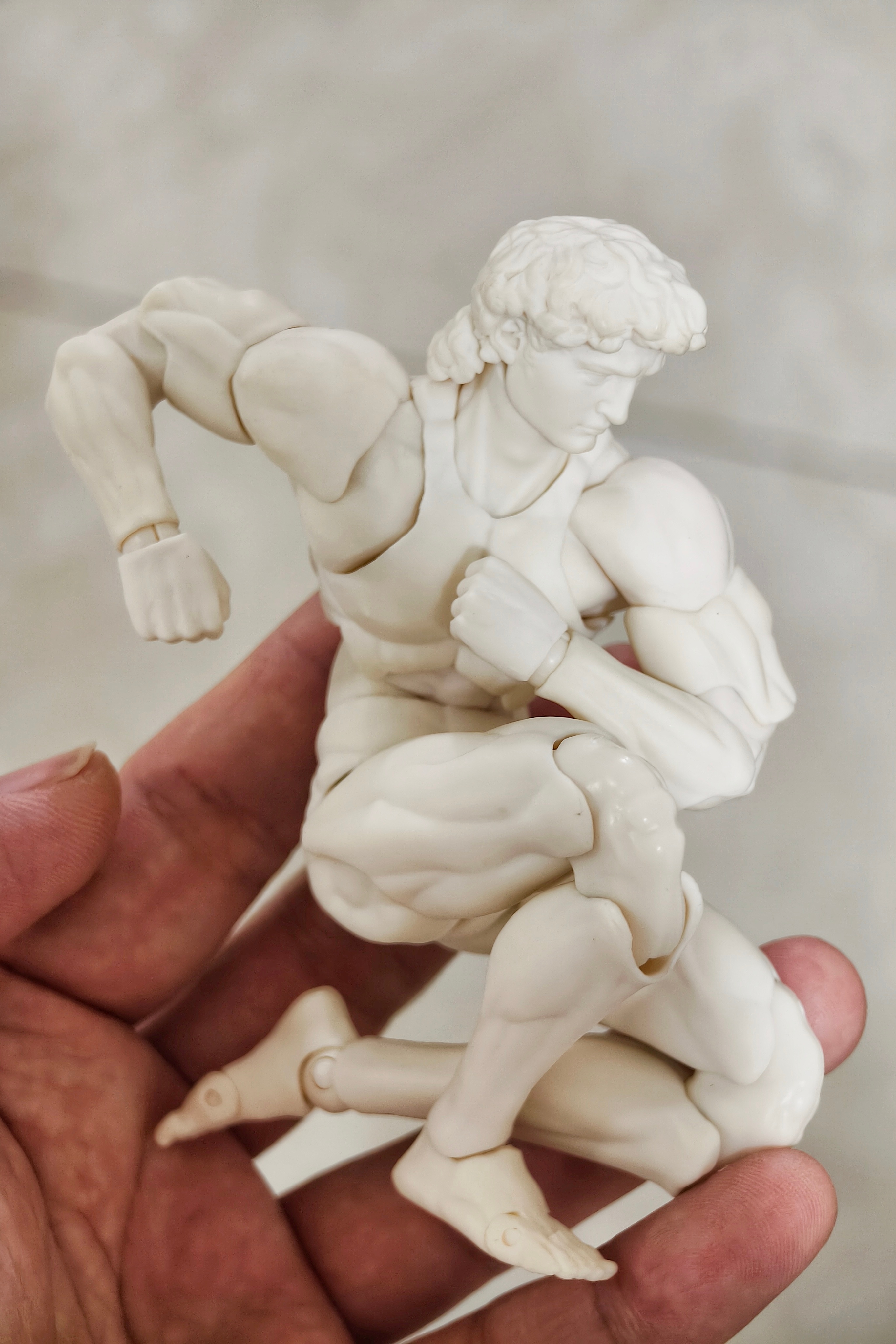 驰野工作室出品的大卫素体手头拿到的是样品，整体手感很舒适，关节切割很棒，尤其手肘