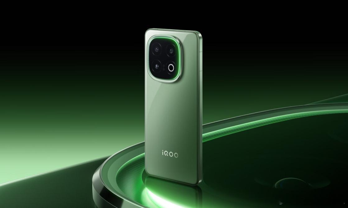 蓝厂包括vivo和iQOO今年的旗舰新品，看爆料会全系标配超声波指纹和潜望镜头。