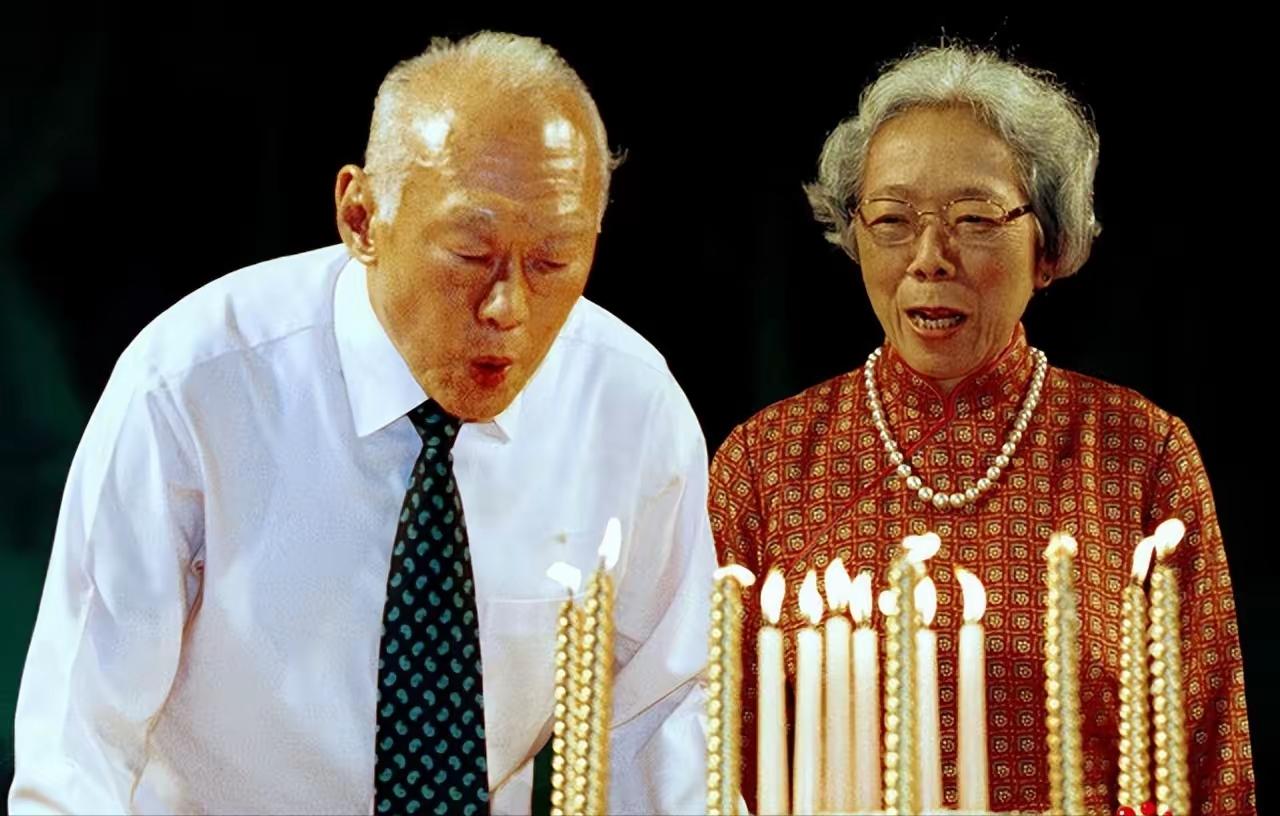 很现实的一段话：“美色，只租赁不购买；美丽根本不值钱，十个女人，就有一个好看的；