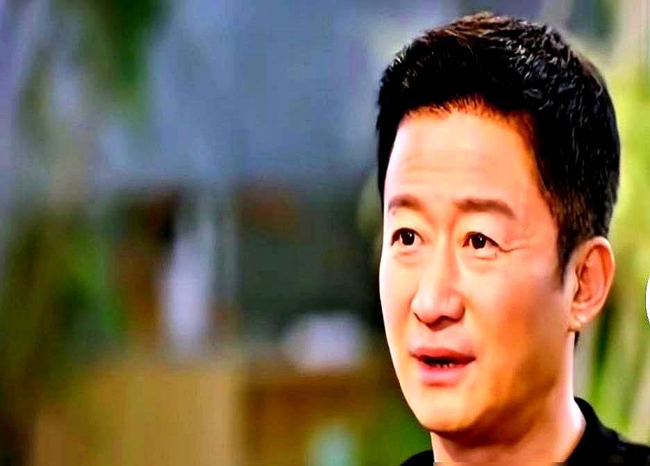 吴京居然在央视镜头前说自己不行。
 
之前网友刷他读错暧昧成暖胃的梗刷了十年。那