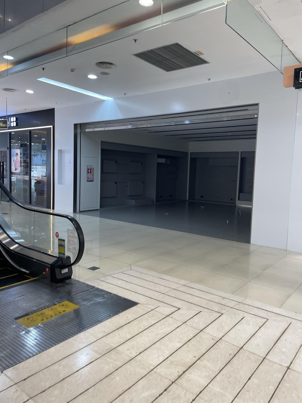 这就是实体店的环境，一片凌乱，风中的浪尖！实体店的窘境 实体店的苦与乐
