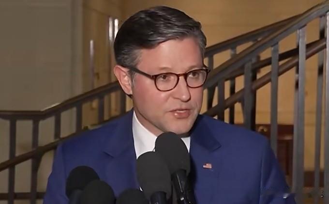 美国众议院议长迈克·约翰逊表示，“此次行动无需事先征得国会同意，也无需国会事先授