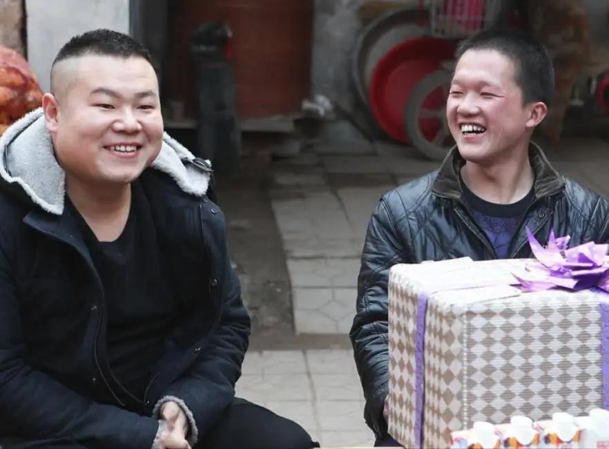 岳云鹏出名后，一个同学打电话问他借钱：“我妈住院了，能不能先借我50000块钱？