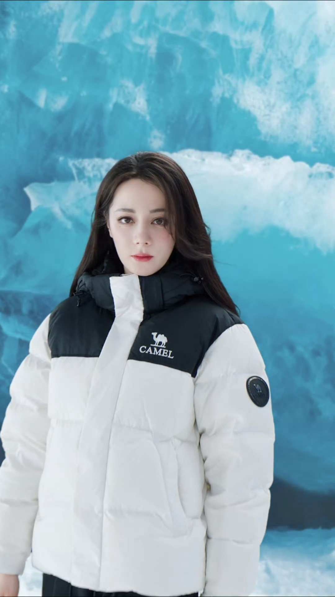 突然感觉骆驼的衣服时尚好看了不少，这就是找代言人的意义吧，热巴这个全球代言人有含