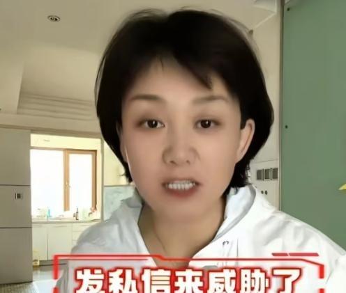 坐拥近六百万粉丝的女记者杨威，因为曝光福建漳州龙海区“药水杨梅”的内幕，直接捅了