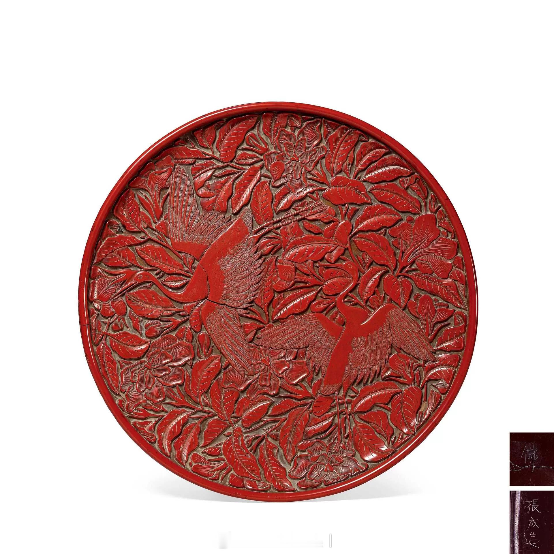 髹饰录 | 元末明初 剔红双鹤茶花图盘本品通体髹朱漆，雕饰花卉双鹤纹，漆层肥厚，