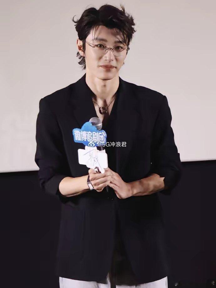 终于搞懂了，为什么代旭会突然这么火？不是因为他健身了变帅了，而是因为，现在市场是