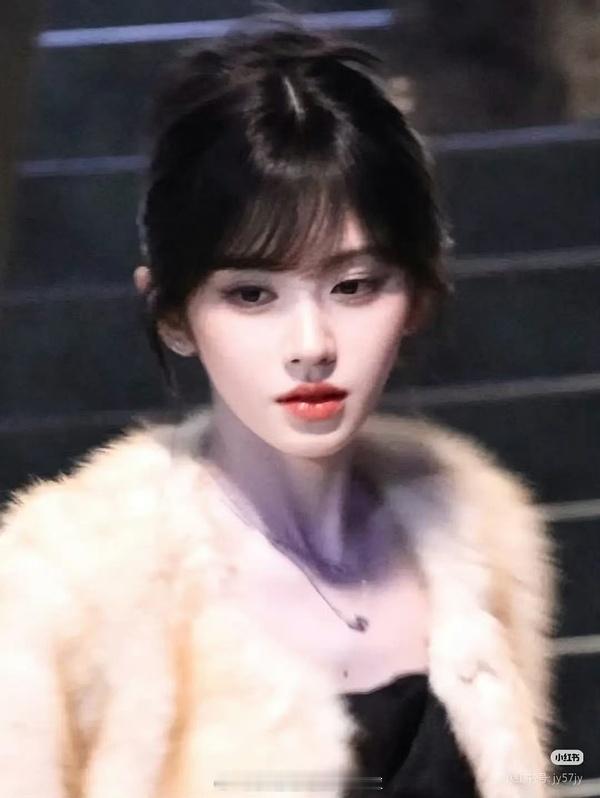 鞠婧祎《万花世界》苏绿夏女明星妆造路透来了 