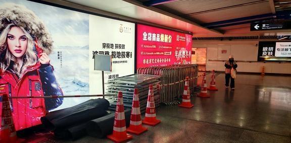 东门口地铁站已经做好准备了吗？
明天这里应该是看人来了吧，有没有一起跨年的城市的