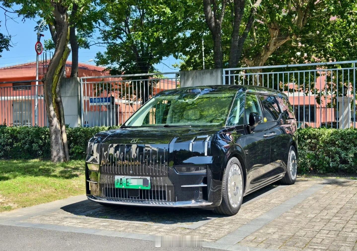 7月初，我参加了首批极氪009光辉典藏版车主空中交付仪式，感受到了极氪打造的“天