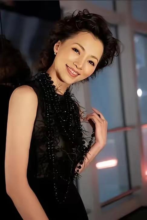 密春雷这事，你看明白了吗？

当年休掉发妻，攀上另一条线，觉得这辈子稳了。渣打大