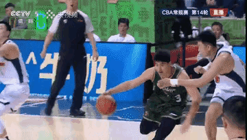 今晚广东队大胜南京队，值得贺喜。
而且对广东队来说，还有更大的好事。
一个是焦泊