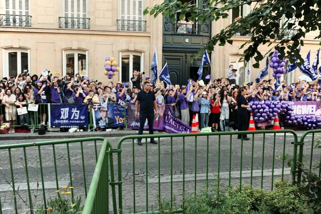 摄影师 Anh Huy Pham 镜头下的邓为 💛💜📸男装周巴黎男装周