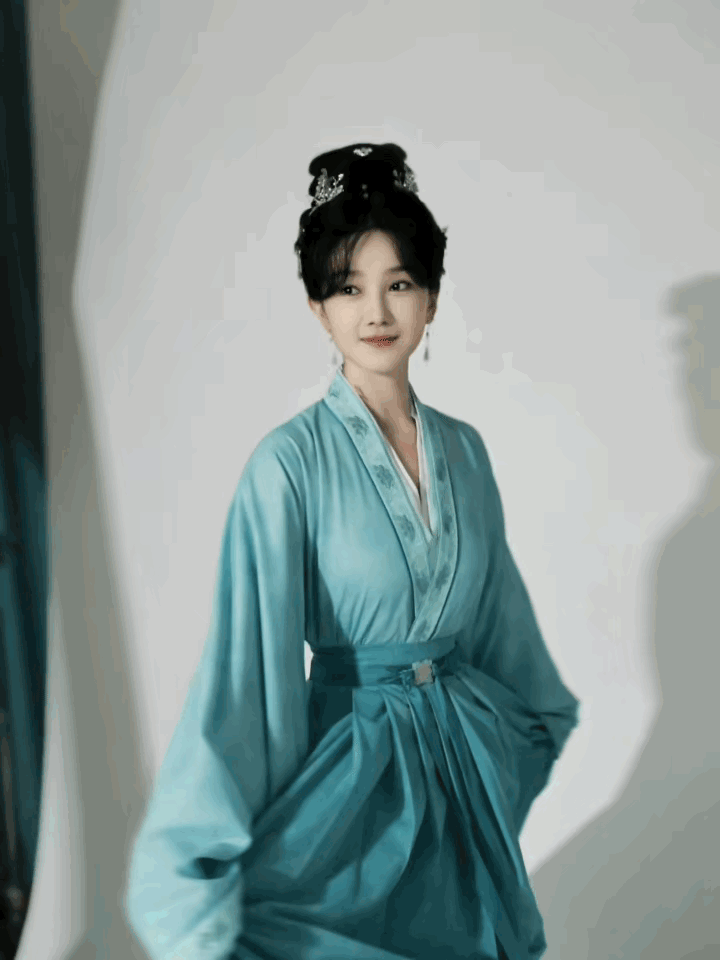 没想到《大奉打更人》里也有陈小纭啊！陈小纭比起娱乐圈一些人来说资源还是比较丰富的