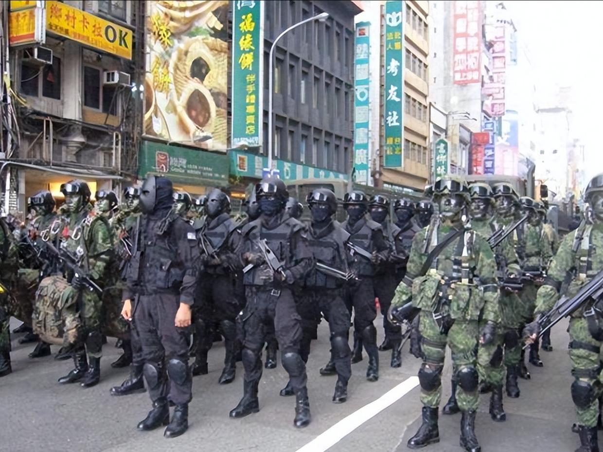 台湾回归在即！问题来了，当部队开始登陆，履行接管台湾的责任时，台湾还有30万武装