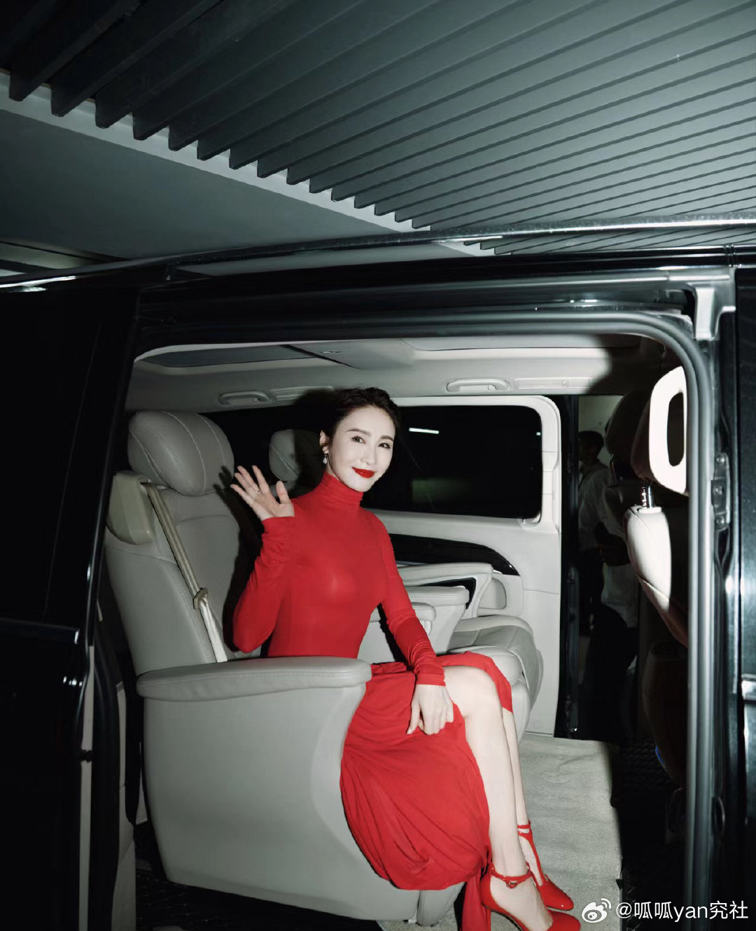 #黎姿大女人#黎姿穿一身最鲜艳的红裙，呈现出稳定的平静感，真的让人眼前一亮#黎姿