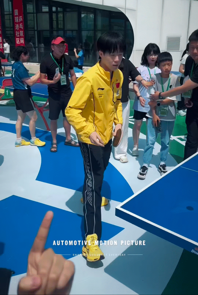王楚钦 捞球也这么帅©️二十七！ ​​​