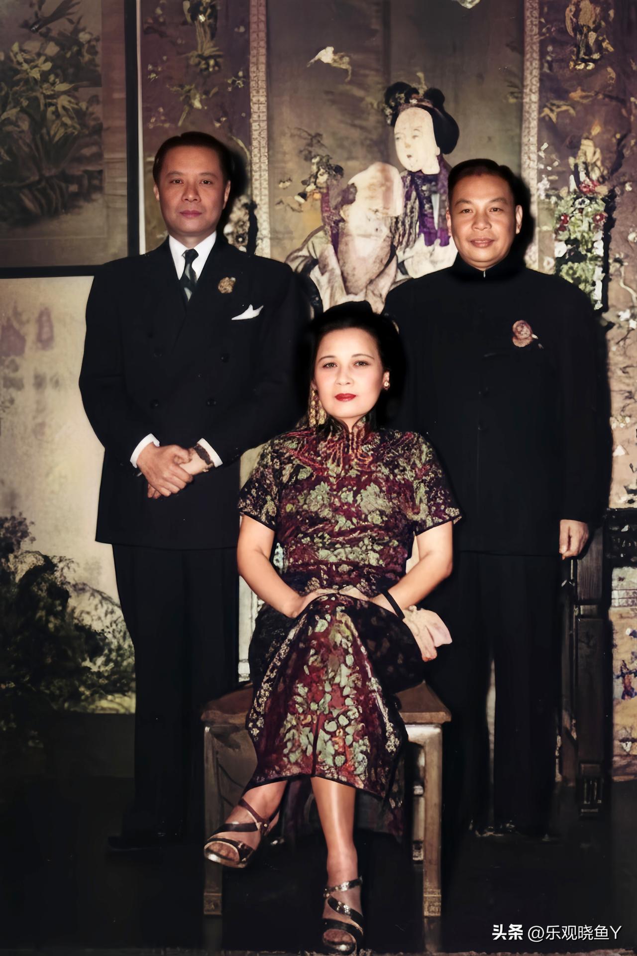 这是上世纪四十年代宋美龄与弟弟宋子安及继子蒋经国在重庆留下的一张老照片，这绝不是