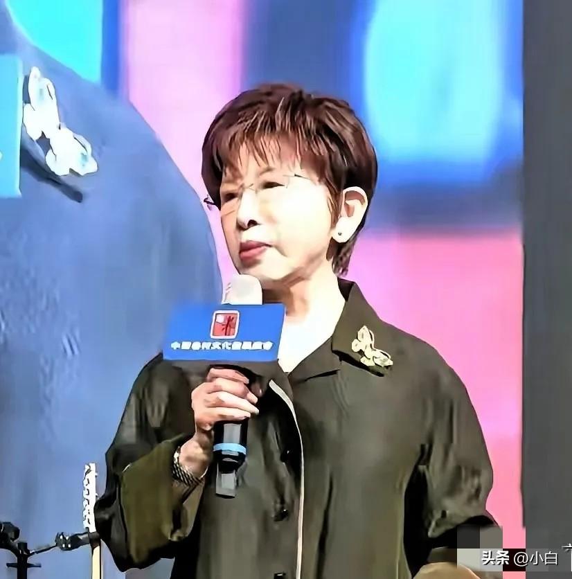 洪秀柱当着郑丽文、韩国瑜等一众国民党大佬的面称：一中就是一个中国，大陆和台湾同属