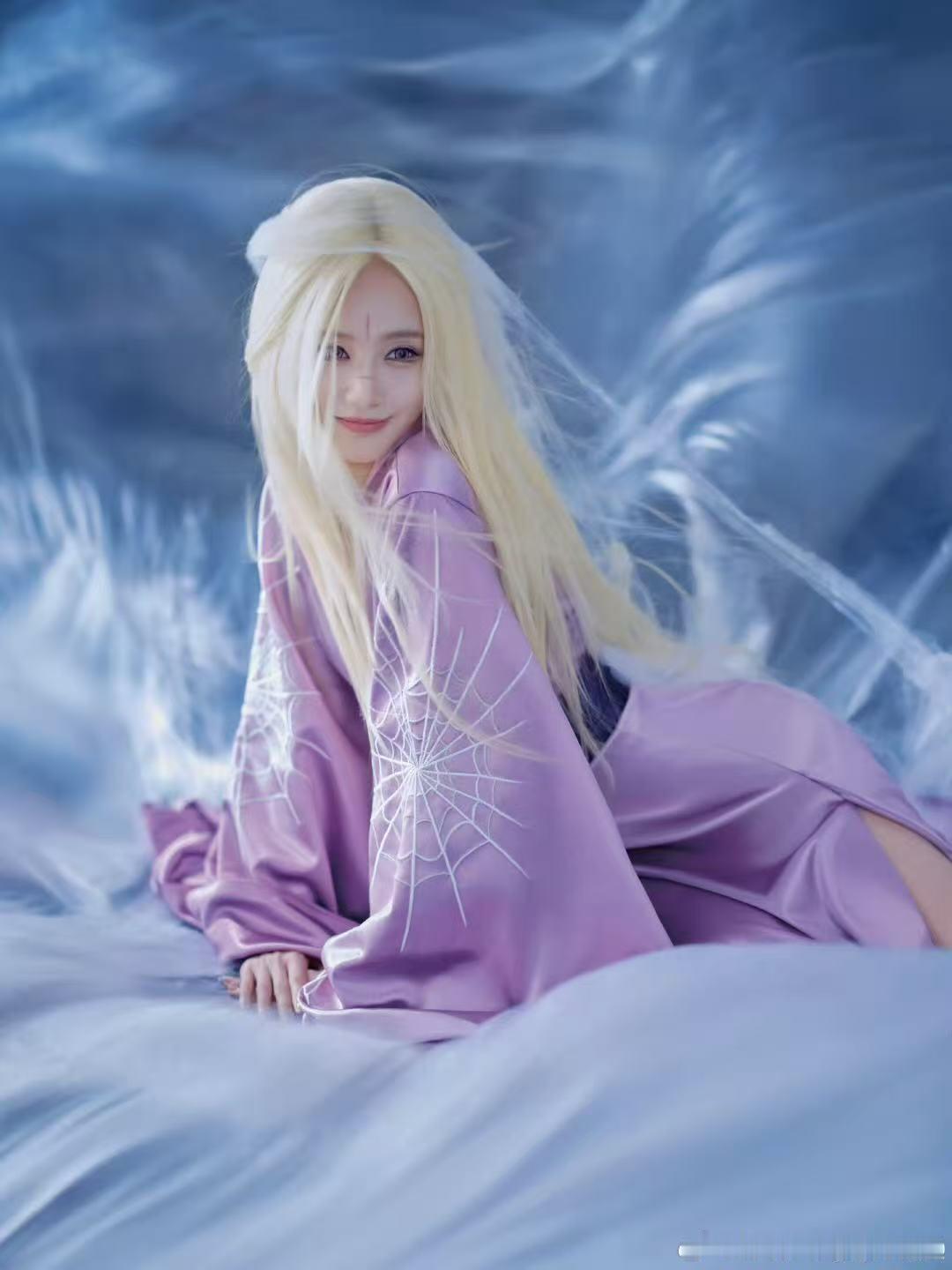 李一桐金发清瞳营业大片 ​​​金发李一桐美的太超过了！！！ ​​​