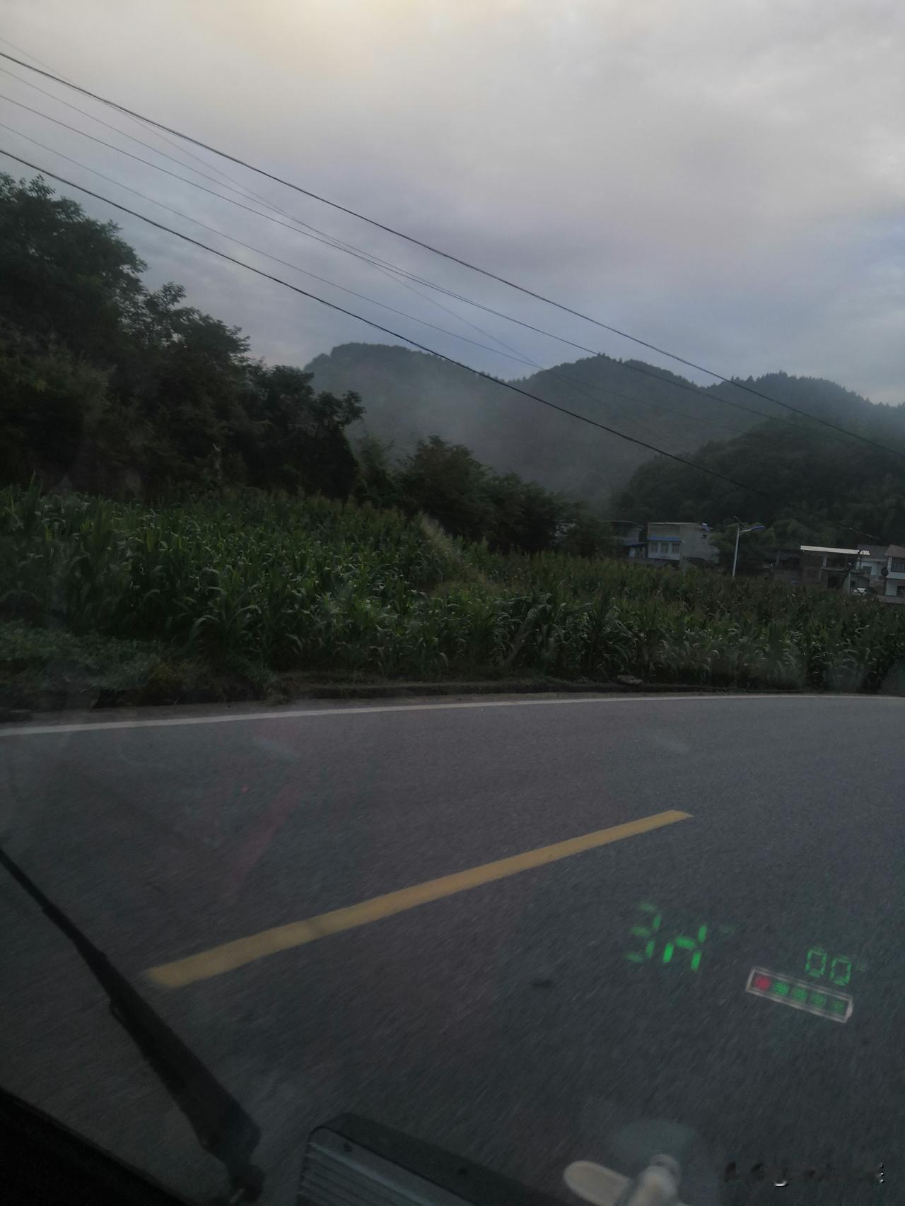 拍拍你老家的路吧老家中江的路非常好走，如果有班车路过村子就好了，路很完美，交通更